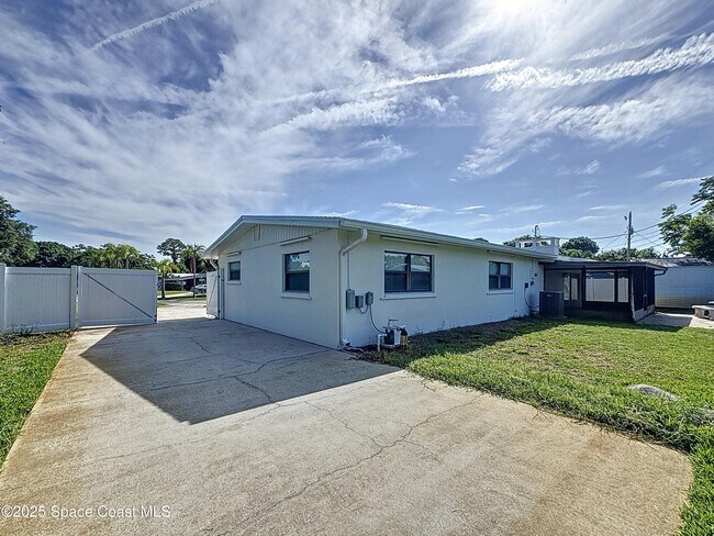 Building Photo - 205 Bimini Dr