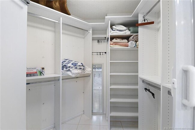 Building Photo - 9500 S Ocean Dr