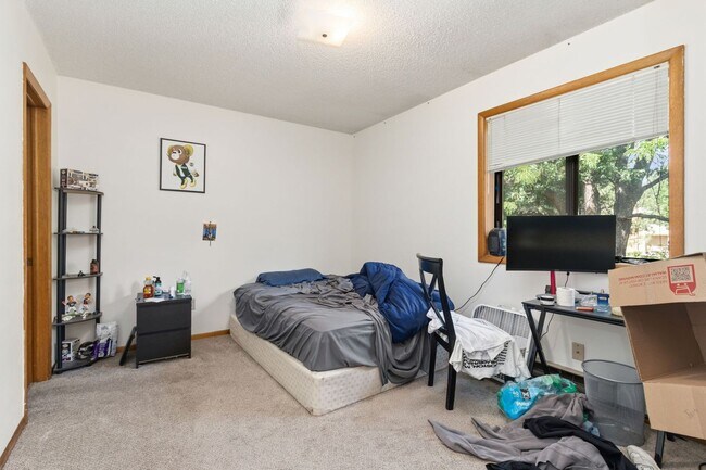 Building Photo - 512 Strachan Dr