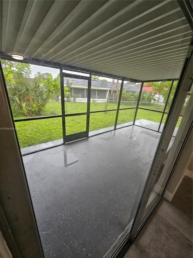 Building Photo - 7300 NW 76th Dr