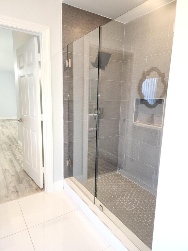 Building Photo - 14526 Paddock Dr