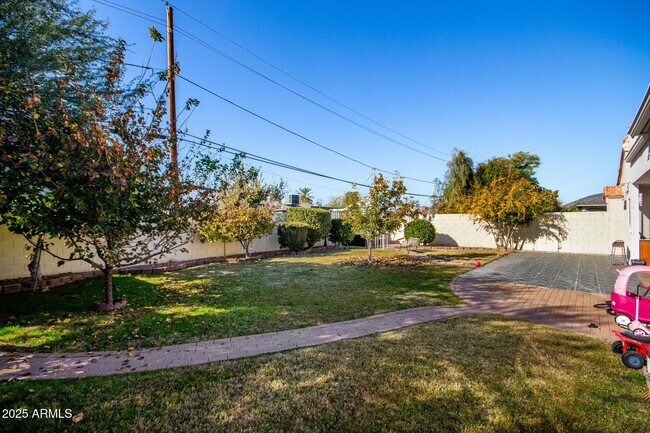 Building Photo - 8912 N 15th Ln