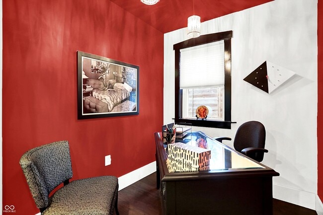 Building Photo - 140 N Main St