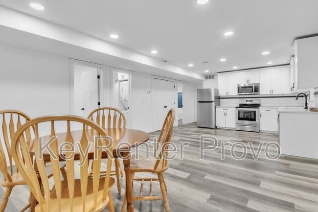 Building Photo - 475 S 800 W