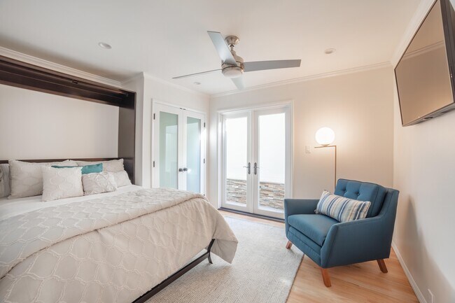 Building Photo - 204 30th St