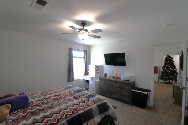 Building Photo - Spacious home for rent!