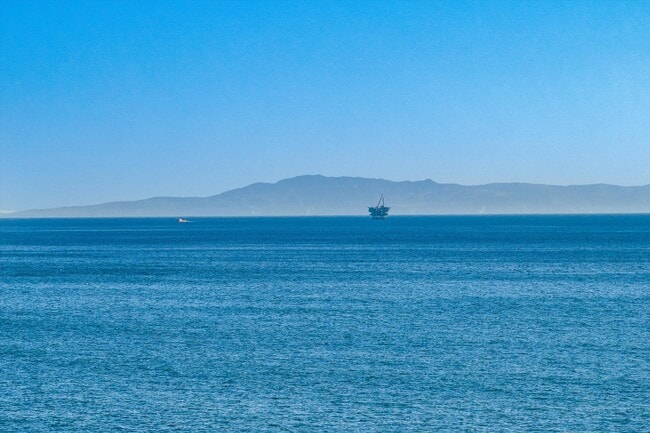 Building Photo - 867 Sand Point Rd