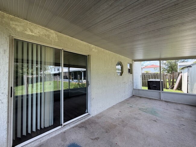 Building Photo - 7327 High Bluff Rd N