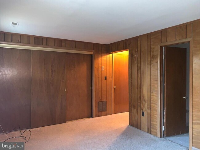 Building Photo - 1658 Colonial Way