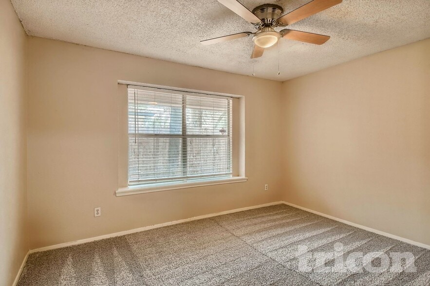 Building Photo - 5808 Thoreau Ln