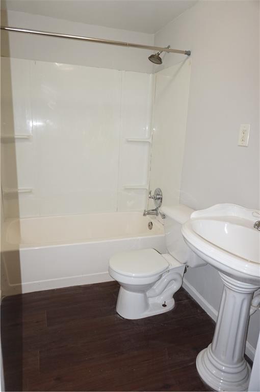 Building Photo - 2477 Creekview Dr SW