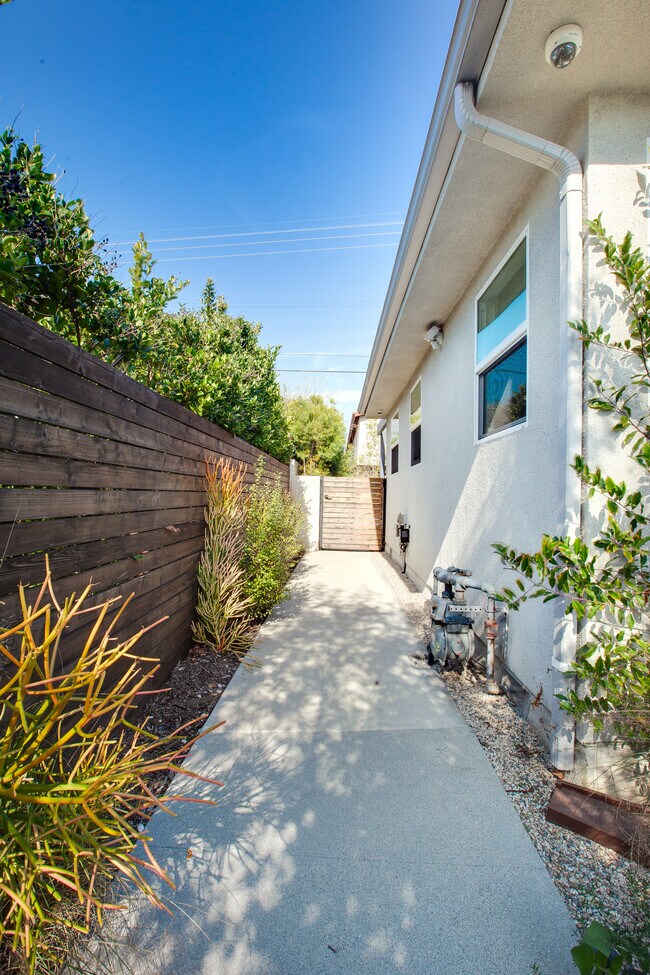 Building Photo - 12945 Welby Way