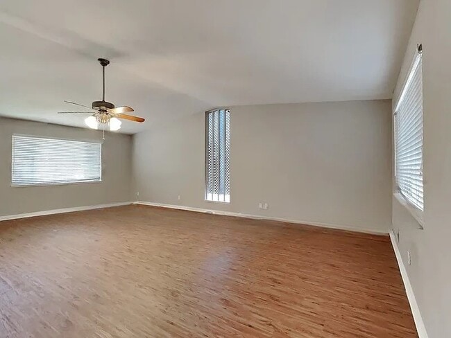 Building Photo - 726 Silverstone Dr