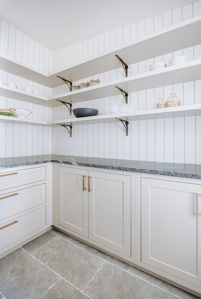 Building Photo - Custom Remodeled 4bd/4ba House in Greenwoo...