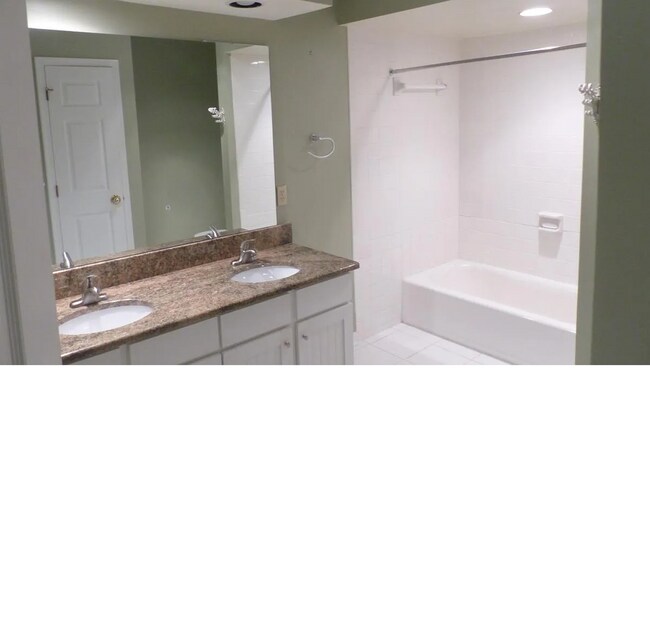 Building Photo - 309 Kirkwood Dr