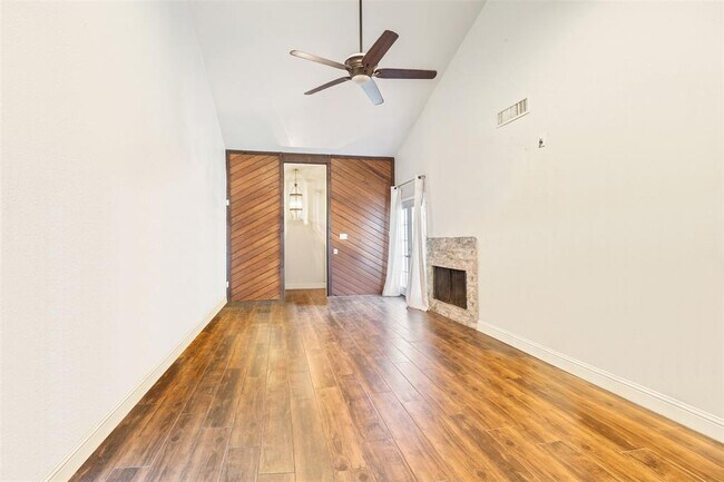 Building Photo - 6401 Deihl Rd