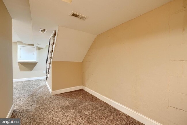Building Photo - 6110 Everall Ave