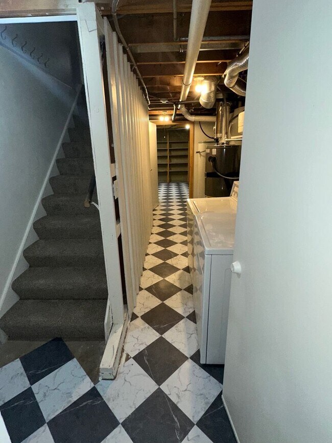 Building Photo - Single Family Home Close to SUU and Cedar High School