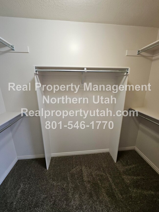 Building Photo - Beautiful 4 Bed 3 Bath Layton Home