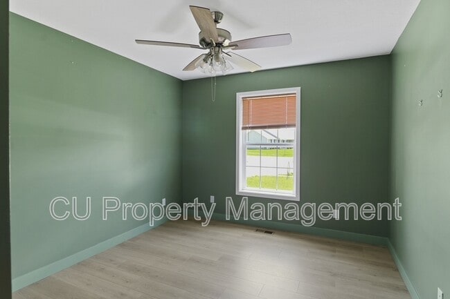 Building Photo - 709 N Abbey Rd