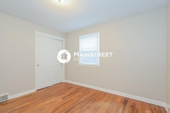 Building Photo - 4 Bedroom Pet-Friendly Home in PUYALLUP, WA with Main Street Renewal