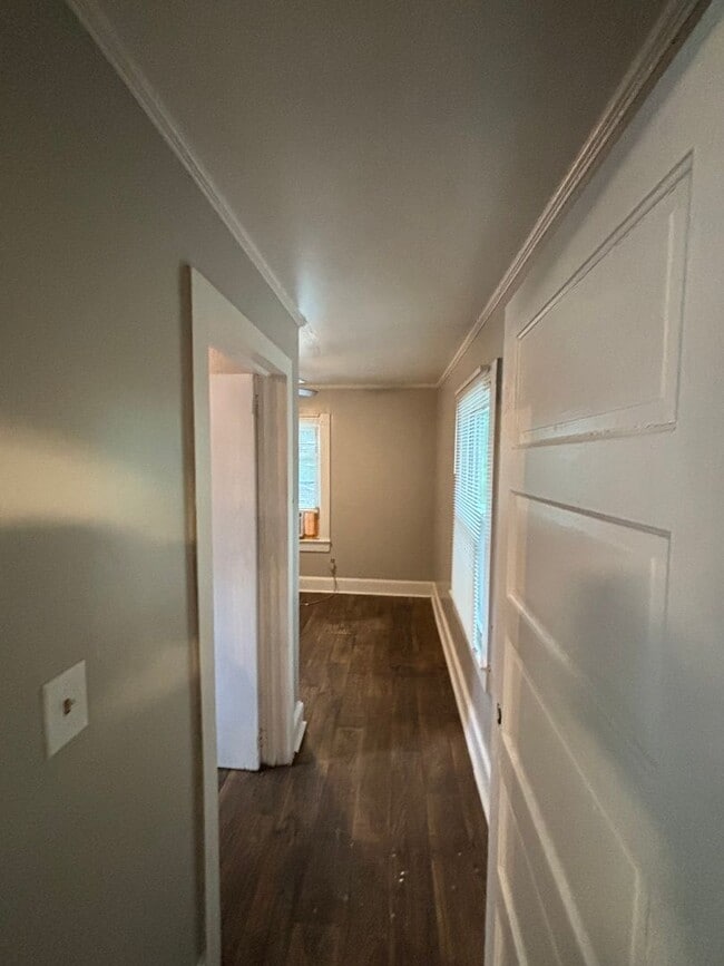 Building Photo - Spacious 2 Bed House - Waiting for you to Call HOME! DEPOSIT-FREE Renting option thru OBLIGO! Dep...