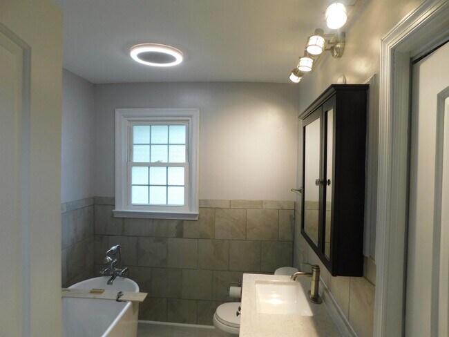 Building Photo - 13940 Ramblewood Dr