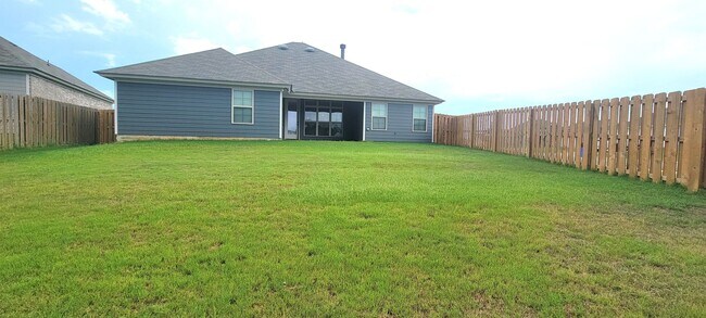 Building Photo - 844 Hedgefield Way