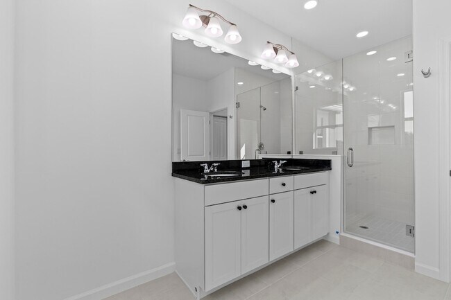 Building Photo - 4404 Longwood Lk Sq