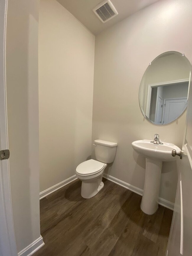 Building Photo - Beautiful Nearly-New 4 Bedroom, 2.5 Bath H...