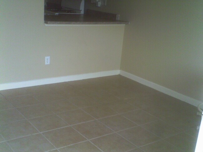 Building Photo - 3 BR 2 B 2CG 1286SF Artistic home Cabezon Area