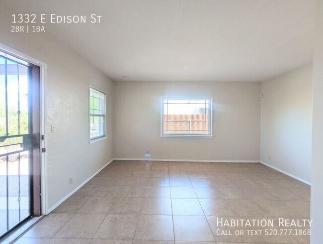 Building Photo - 1332 E Edison St