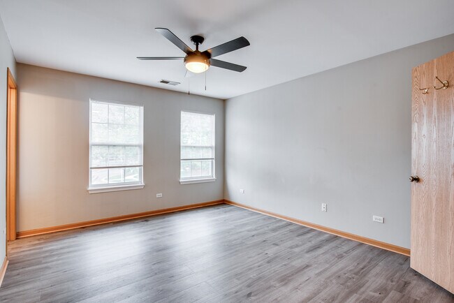 Building Photo - 2873 Carlsbad Cir