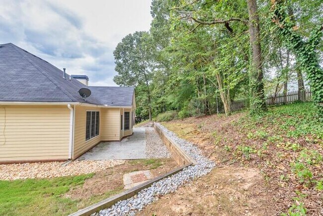 Building Photo - House 4 Beds 2 Baths