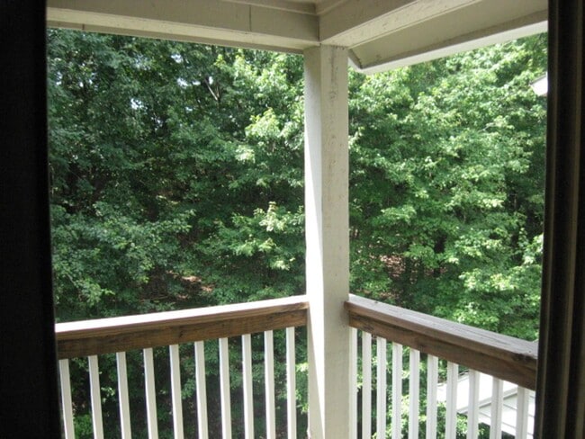 Building Photo - Beautifully Maintained 1 Bedroom 1 Bathroo...