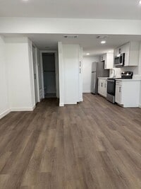 Building Photo - Remodeled Private San Pedro Square Studio
