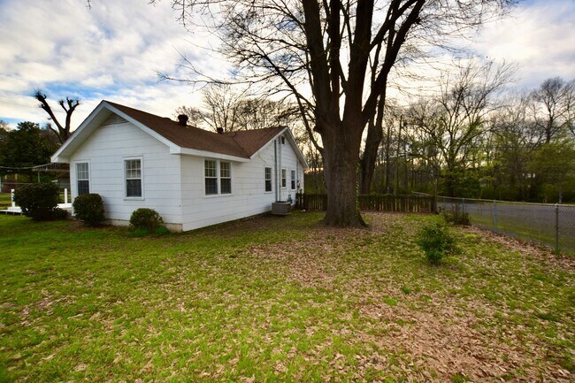 Building Photo - 1623 Texas St