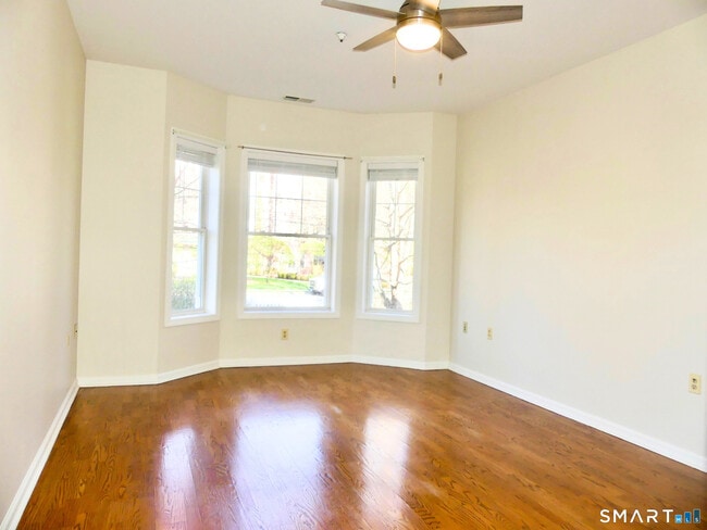 Building Photo - 105 Richards Ave