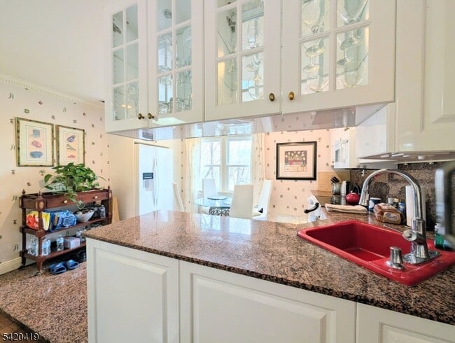 Building Photo - 48 Mt Kemble Ave