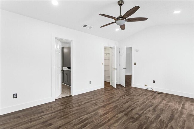 Building Photo - 140 Grayland Creek Dr