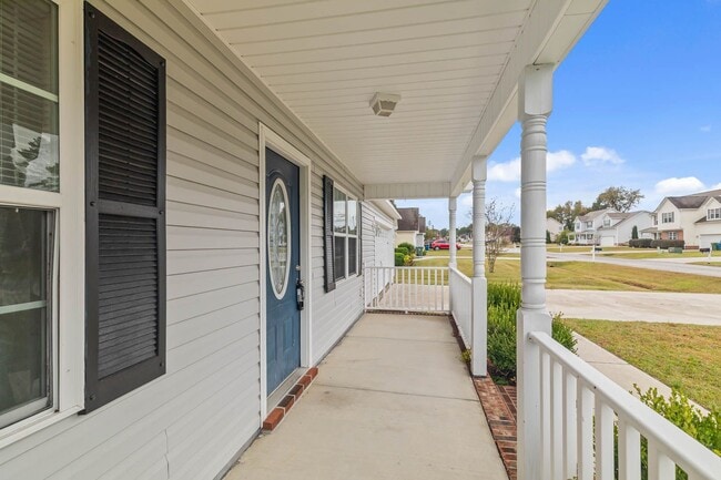 Building Photo - 3 Bedroom 2 Bathroom Home