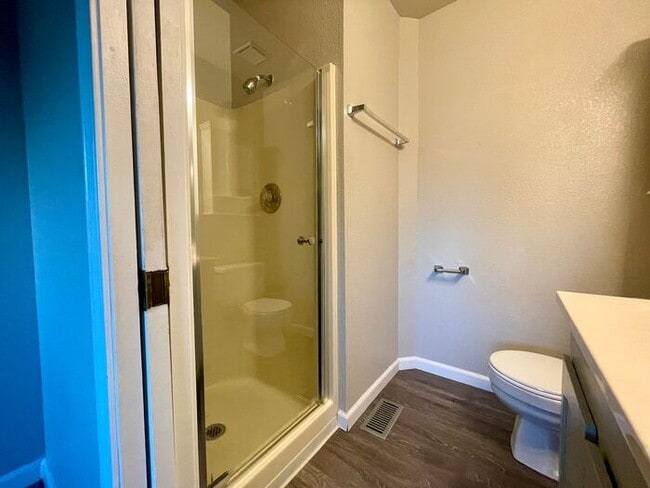 Building Photo - Spacious 3-bedroom, 2.5-bathroom Townhome
