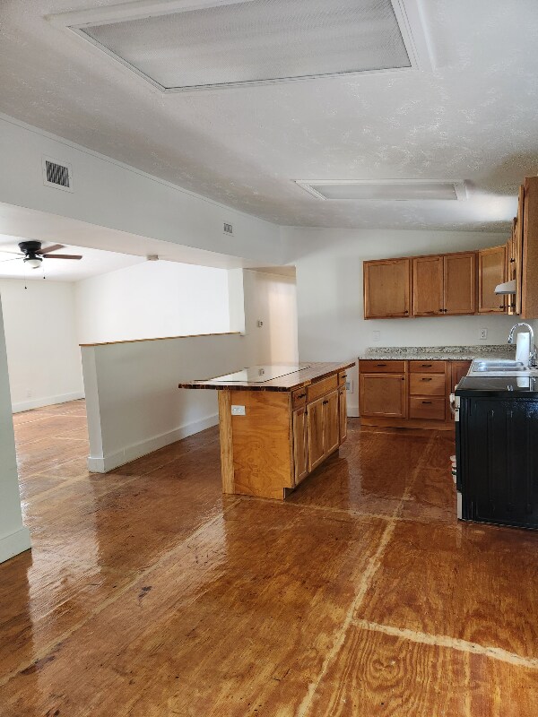 Building Photo - 5800 Sparta Rd