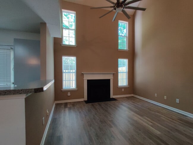 Building Photo - Townhome in Ballyntyne