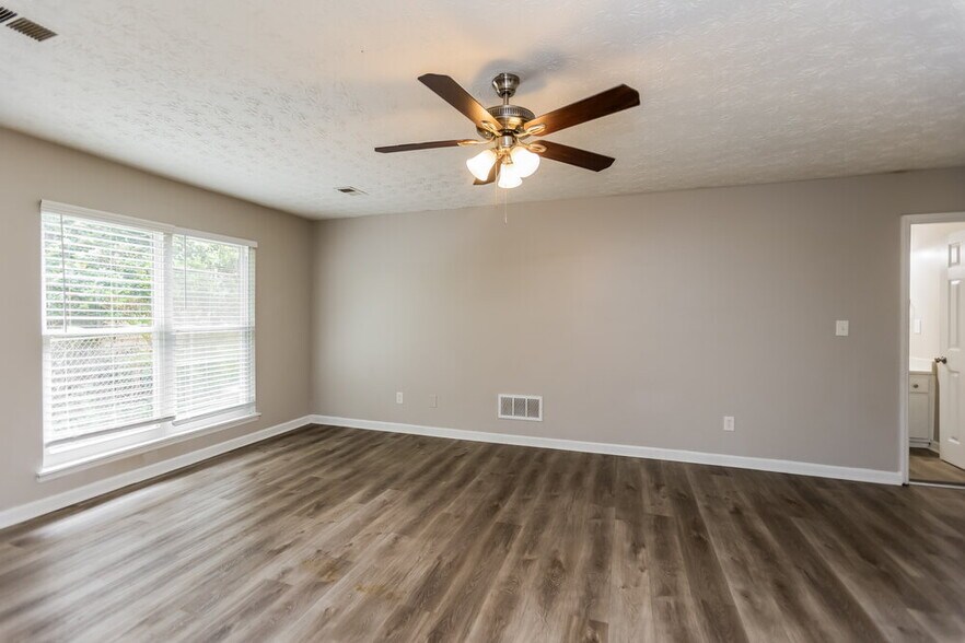 Building Photo - 6270 Beethoven Cir