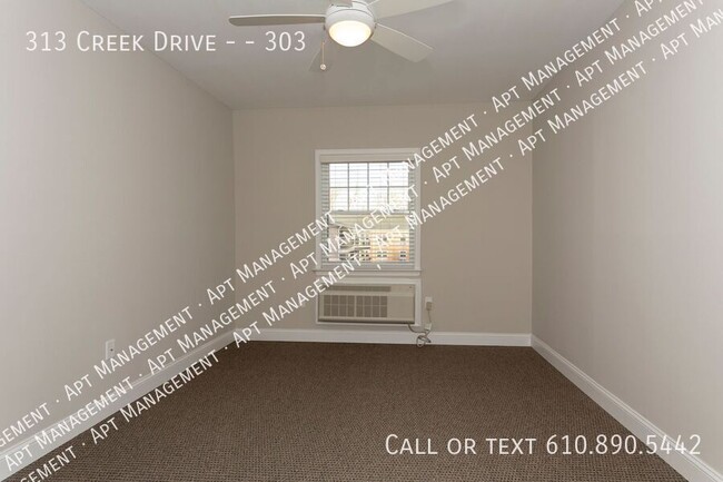 Building Photo - 313 Creek Dr