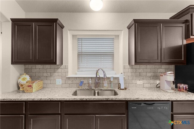 Building Photo - 8064 Bassano Dr