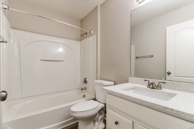 Building Photo - 2114 Juniper Dr