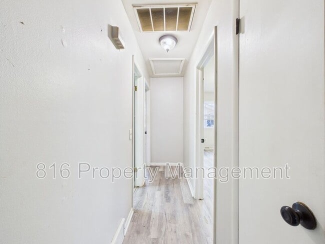 Building Photo - 405 E Culton St