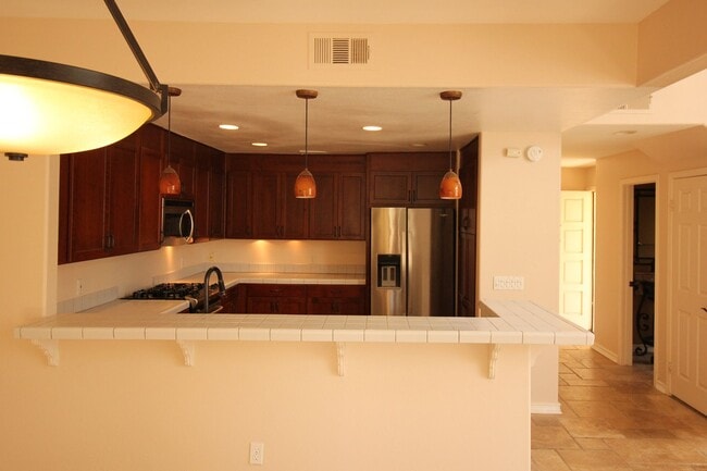Building Photo - Large Carlsbad Townhouse, 2 Primary Bedroo...